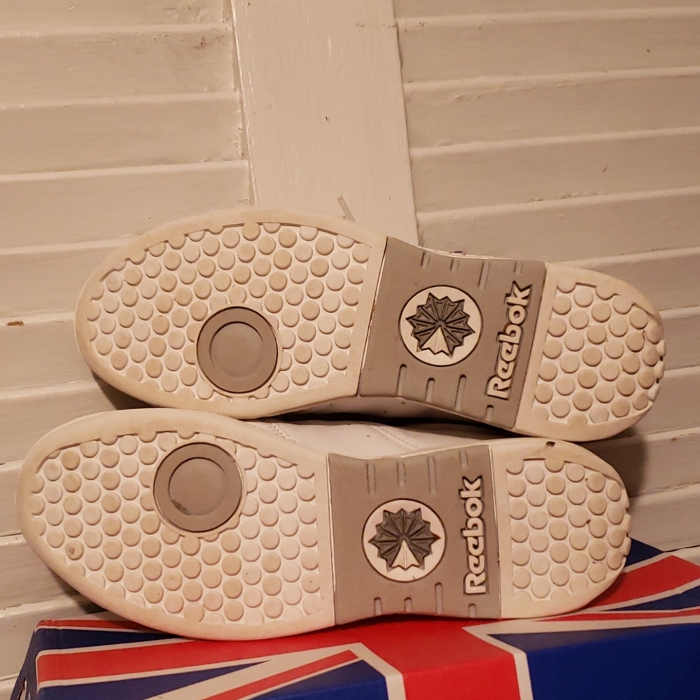 Classic Reebok Sneakers - Picture 5 of 7